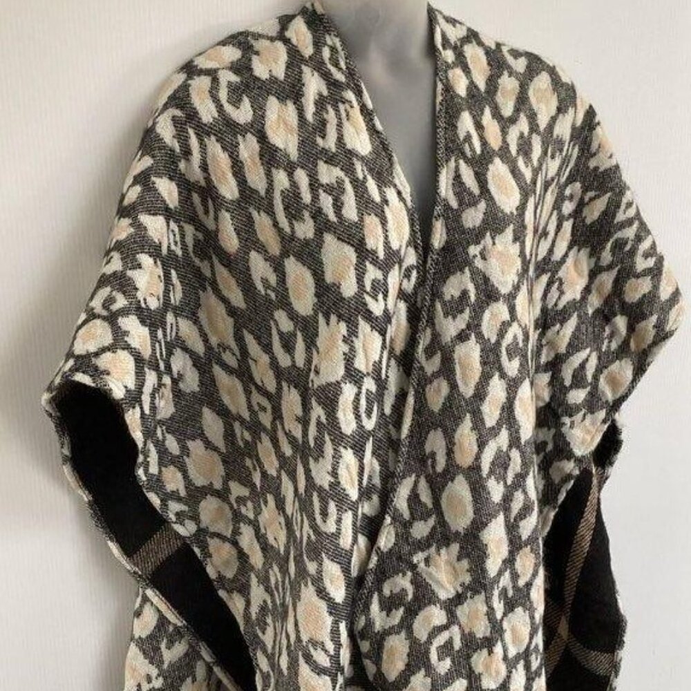 NWT Steve Madden  Cheetah Plaid Reversible Open Front Poncho